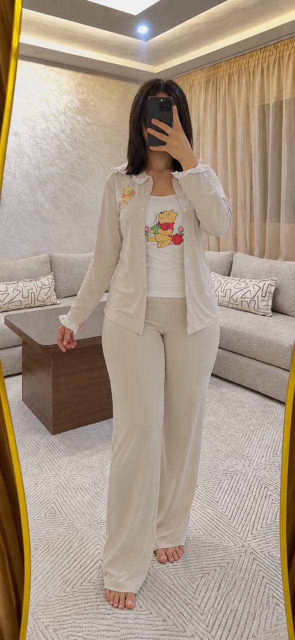 Ensemble pyjama beige avec chemise à volants, débardeur blanc à motif ourson et pantalon assorti