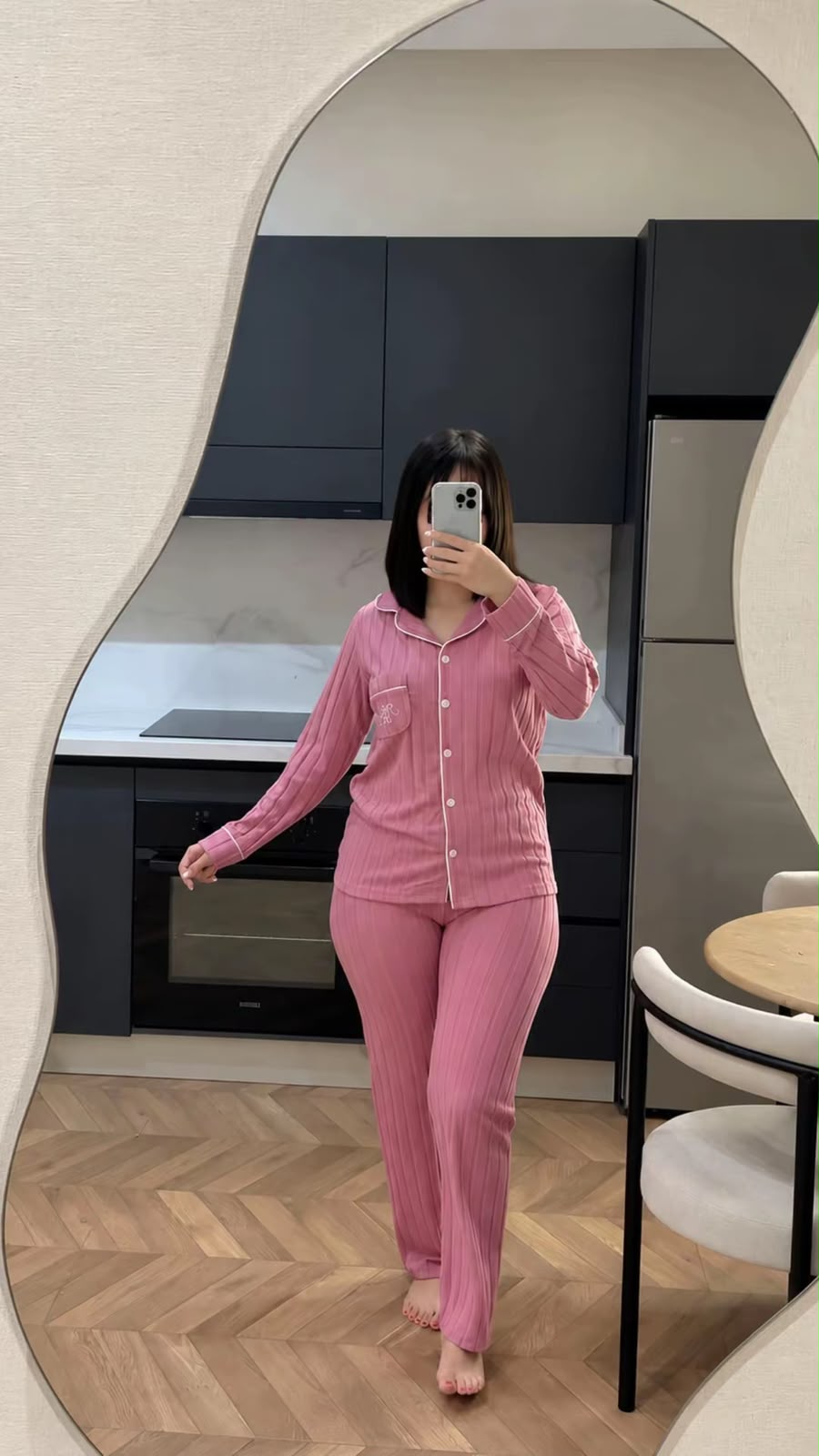 Pyjama rose uni avec col et finitions blanches