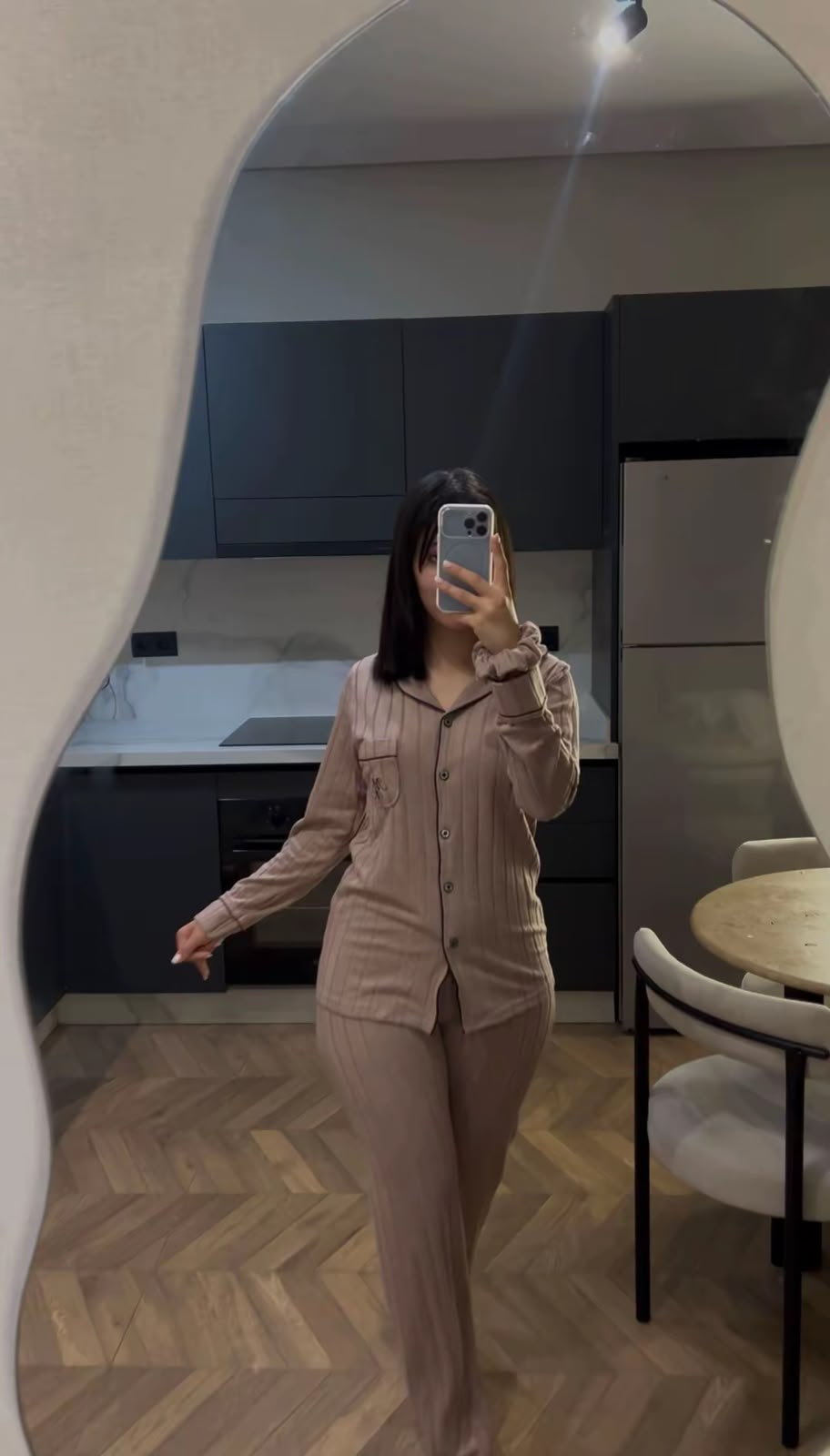 Pyjama taupe uni avec haut à col boutonné et pantalon assorti